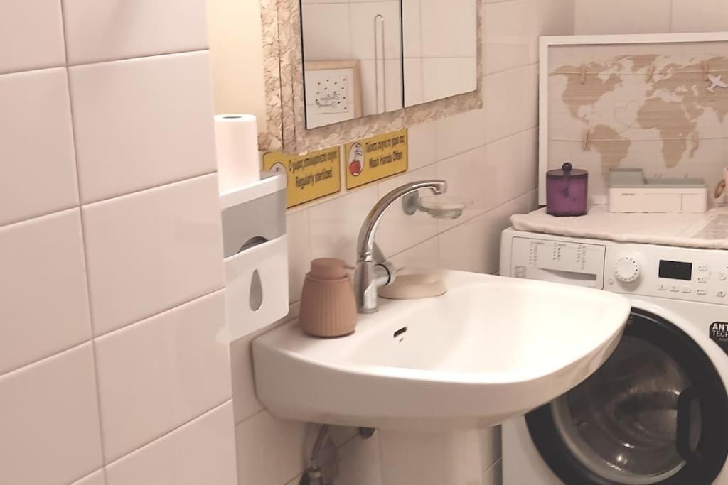 Theano'S Cozy & Quiet Lux Central Flat - Wifi & Full Amenities 파트라 외부 사진