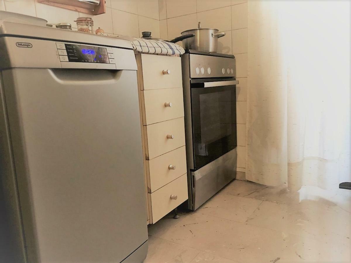 Theano'S Cozy & Quiet Lux Central Flat - Wifi & Full Amenities 파트라 외부 사진